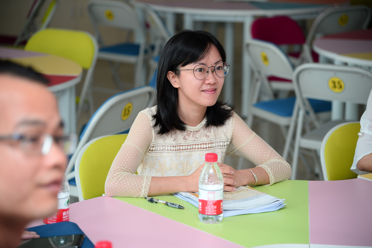 图7:石龙二中的心理老师李小云.JPG