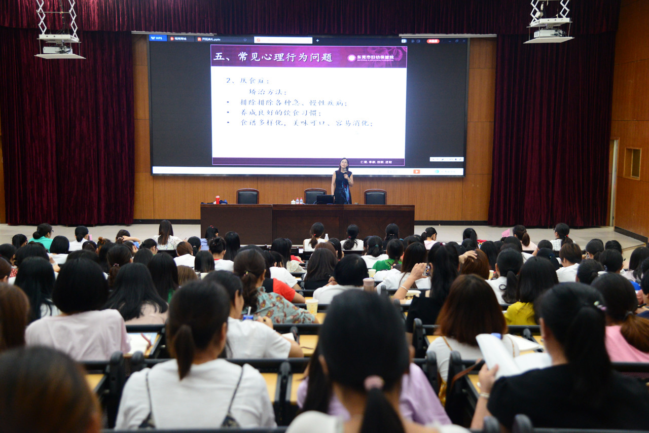 06专注认真的学员3.jpg
