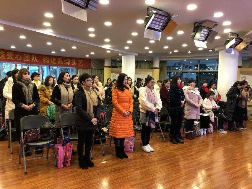 6.林园长与学员互动“学礼仪”.jpg