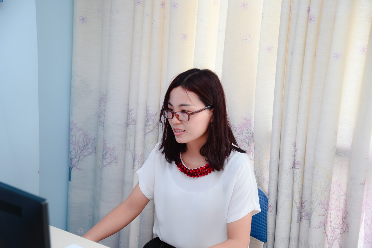 图5:石龙三中心理老师何银娇.JPG