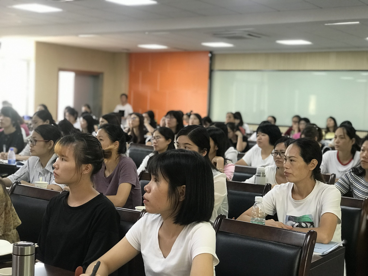 06专注认真的学员2.jpg