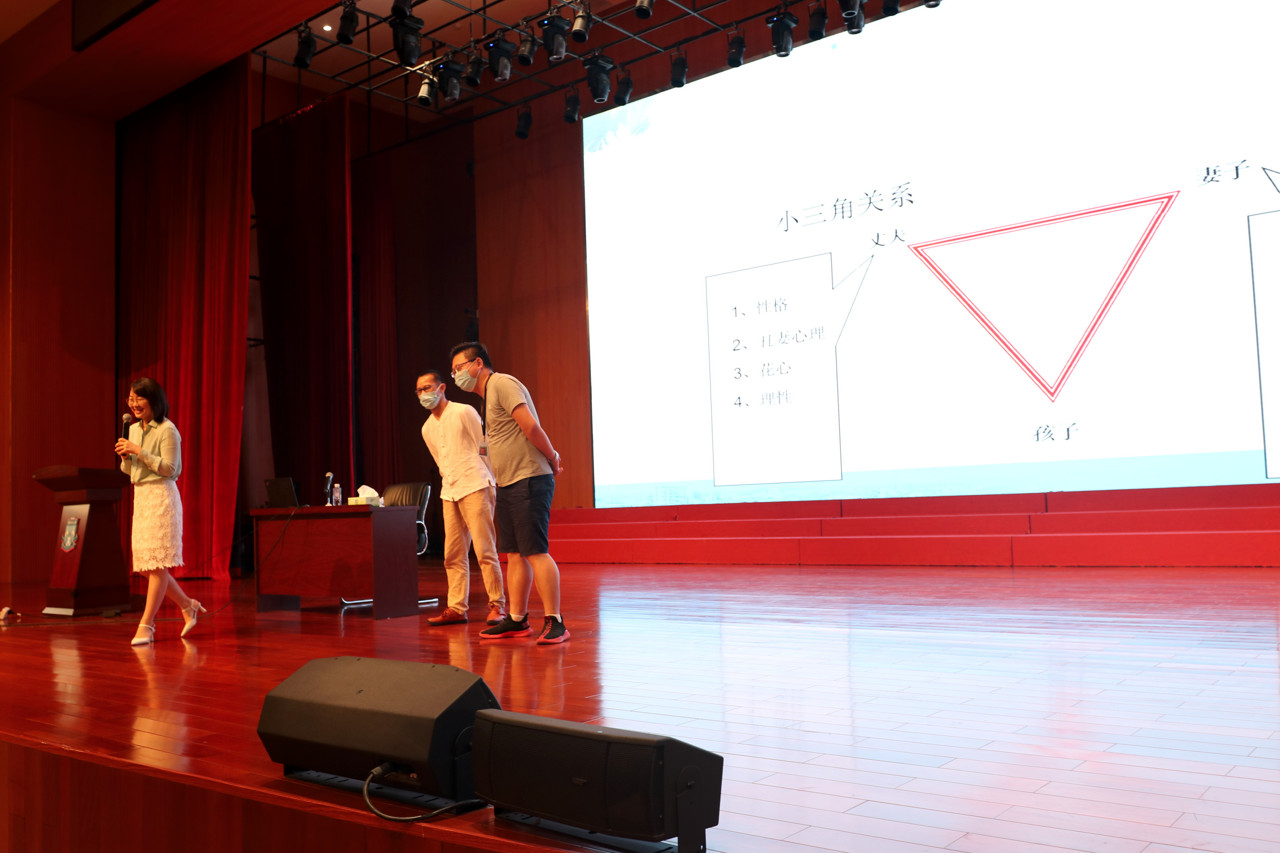 2-谢润宜老师的精彩课堂.JPG